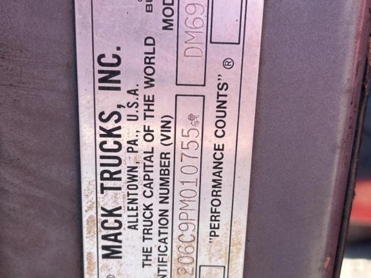 1993-mack-dm690s-image-93