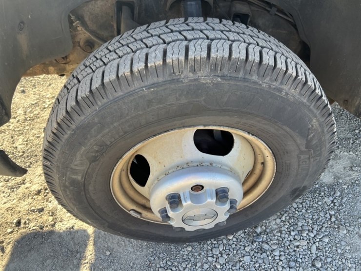 2006-chevrolet-silverado-3500-image-15