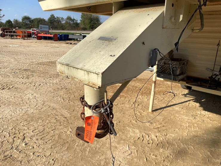 #1900-•-1989-companion-gooseneck-camper-(has-wi-title)-image-11