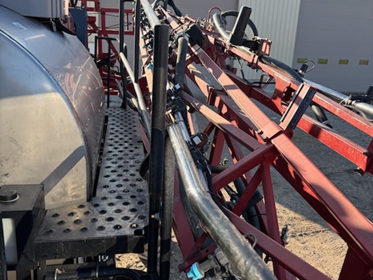 2011-case-ih-patriot-4420-image-15