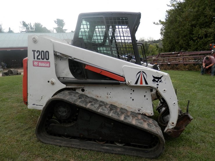 2002-bobcat-t200-image-4