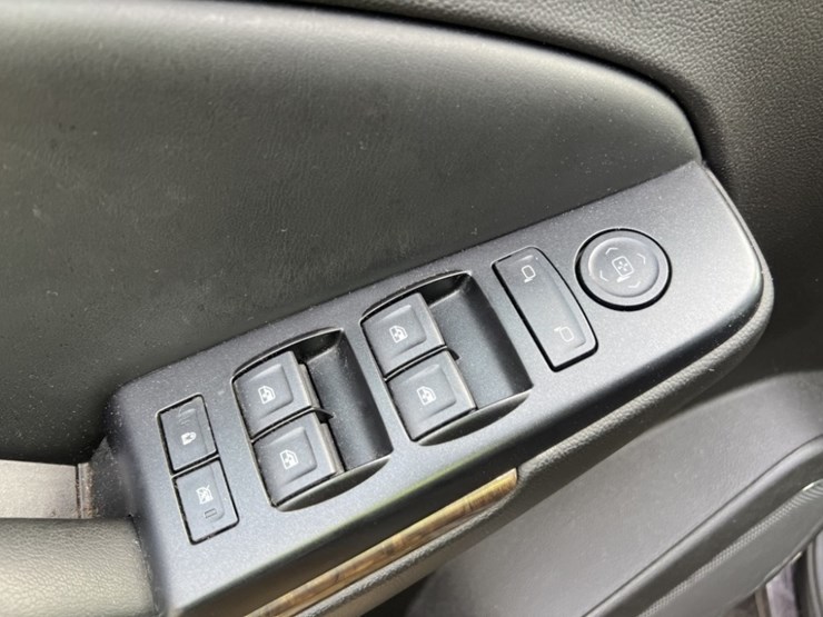 2015-chevrolet-tahoe-image-26