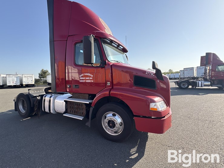 2016-volvo-vnm42t-truck-tractor-image-14