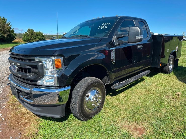 2022-ford-f350-xl-image-1