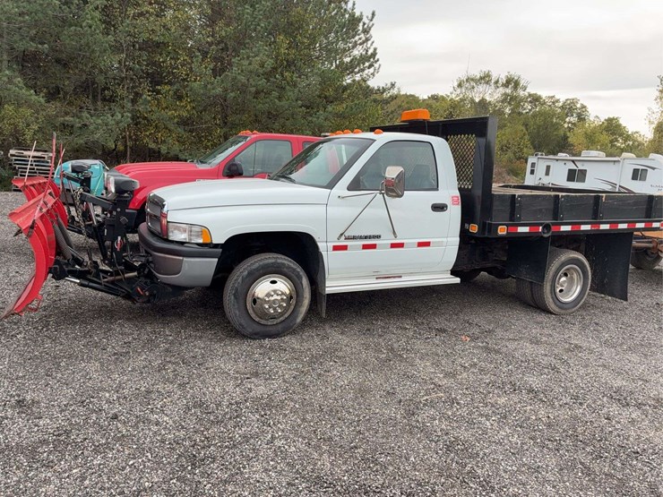 1997-dodge-ram-chassis-cab-flatbed-image-1