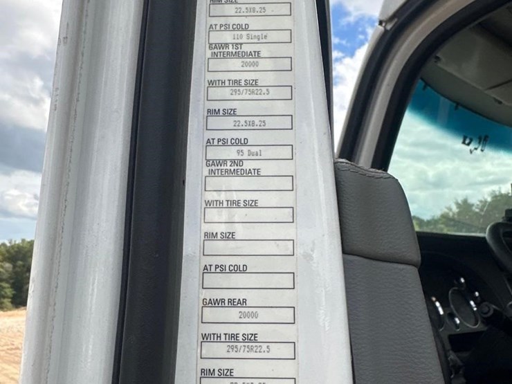 2019-kenworth-t680-image-18