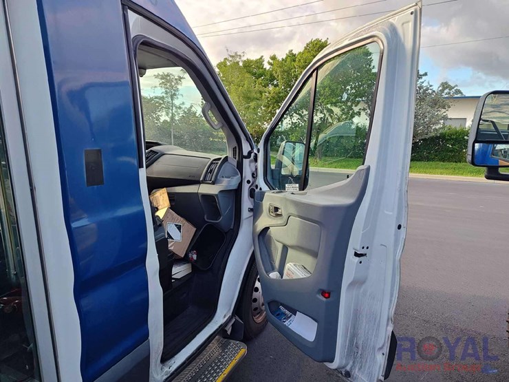 2017-ford-transit-image-31