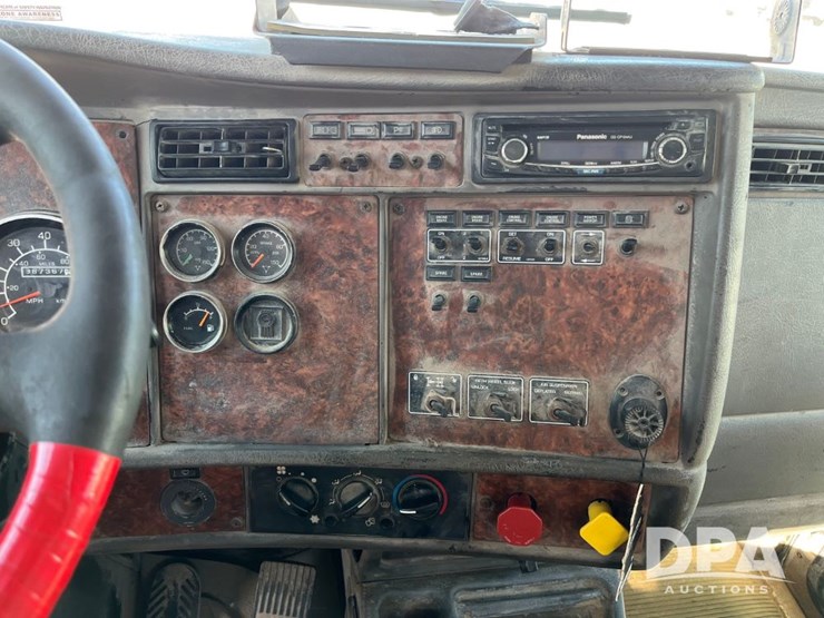 2005-kenworth-t800-image-47