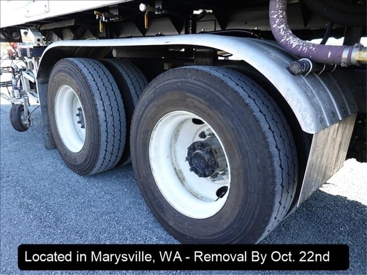 2009-peterbilt-pb320-image-2