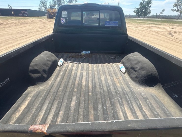2001-toyota-tacoma-srs-truck-image-14