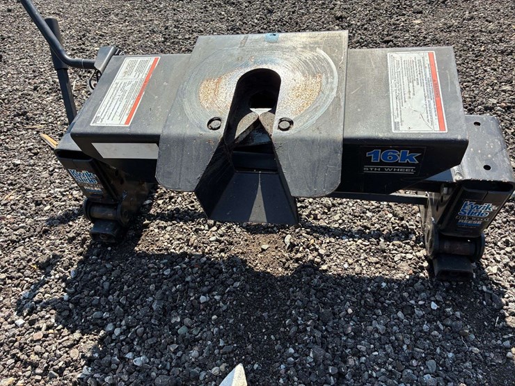 reese-16k-fifth-wheel-hitch-image-1