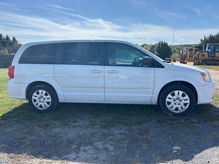 2015-dodge-grand-caravan-image-4