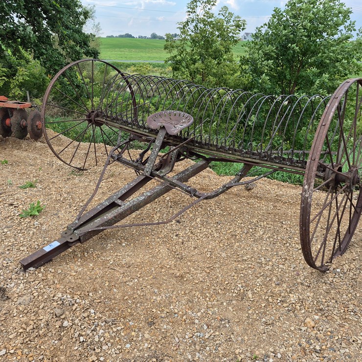 #3319 • Dump Hay Rake