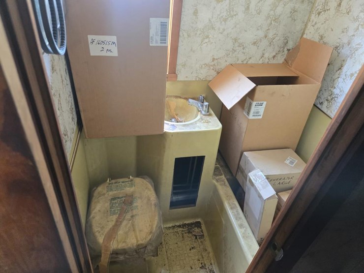 #1760-•-1975-dorsey-43’-dry-van-work-van-image-18