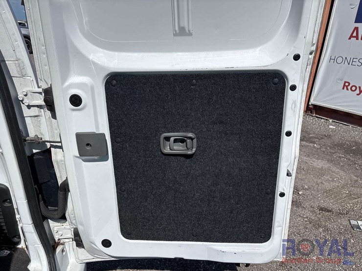 2017-nissan-nv200-image-28