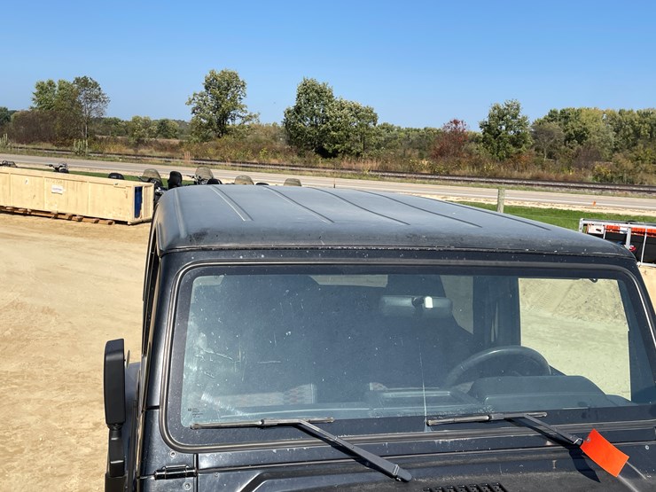 2000-jeep-wrangler-sport-image-17