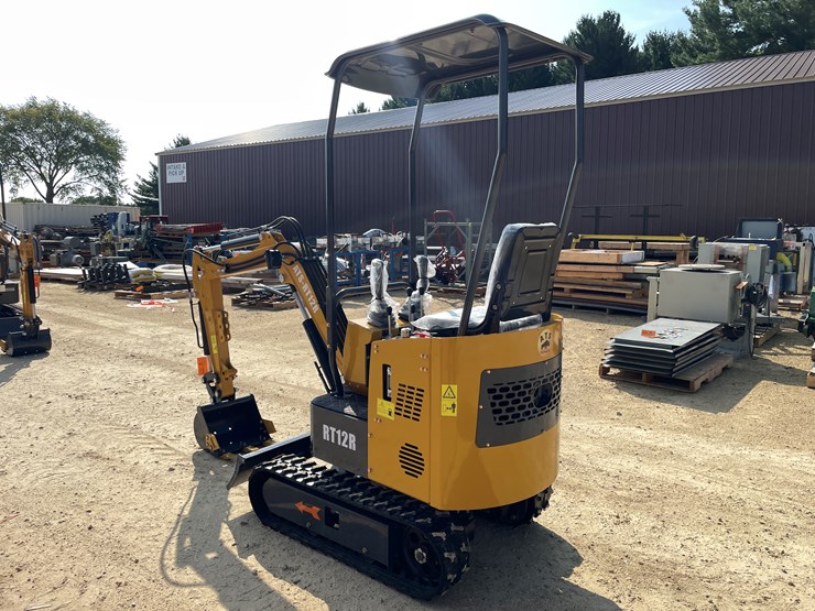 #205-•-new-rt12r-mini-excavator-image-3