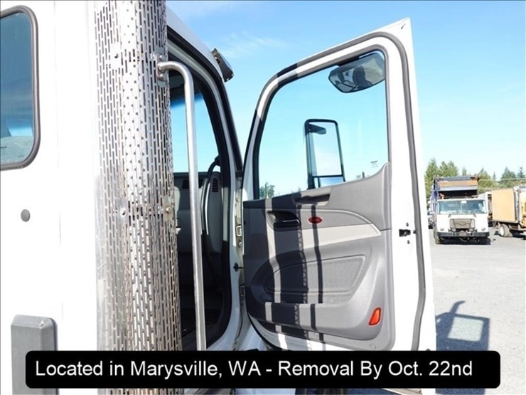 2015-peterbilt-567-image-11