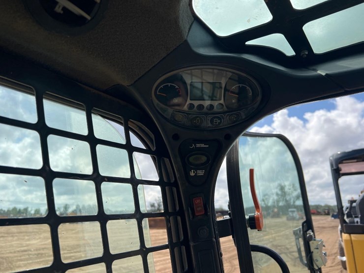 2022-bobcat-t595-image-31