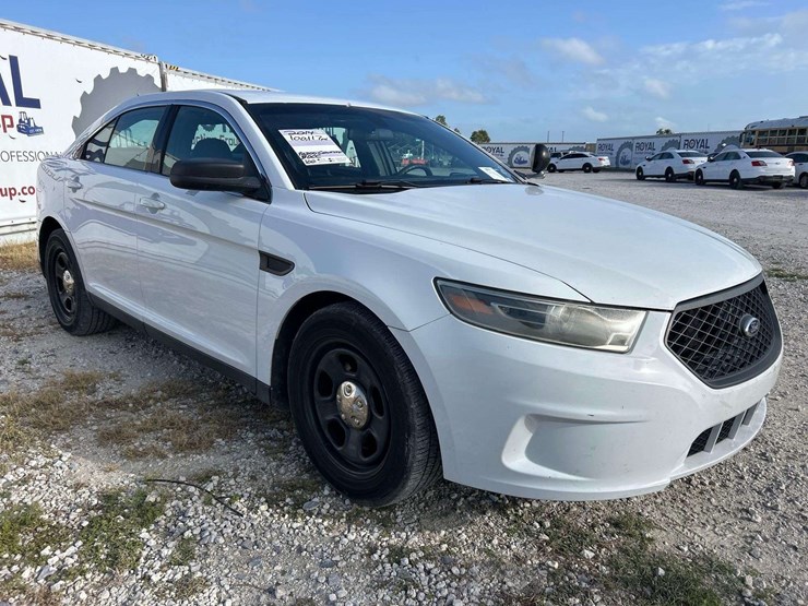 2014-ford-taurus-awd-sedan-image-2