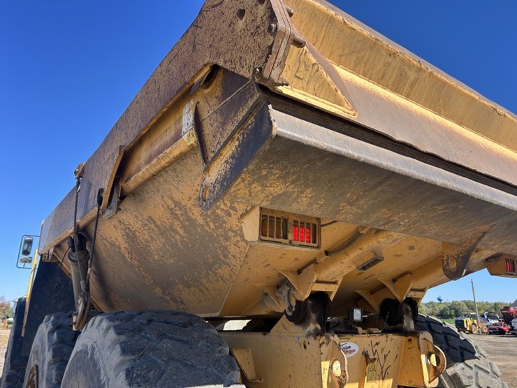 2004-volvo-a40d-image-58