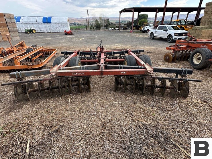 hesston-2420-image-4