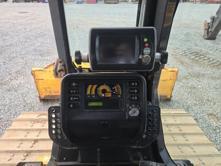 2014-komatsu-d51pxi-image-42