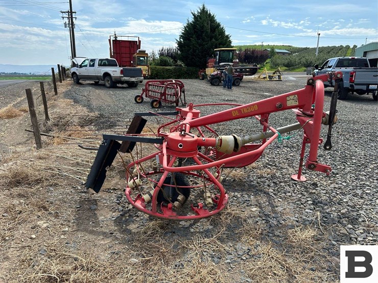 be-tr300-hay-tedder-image-9
