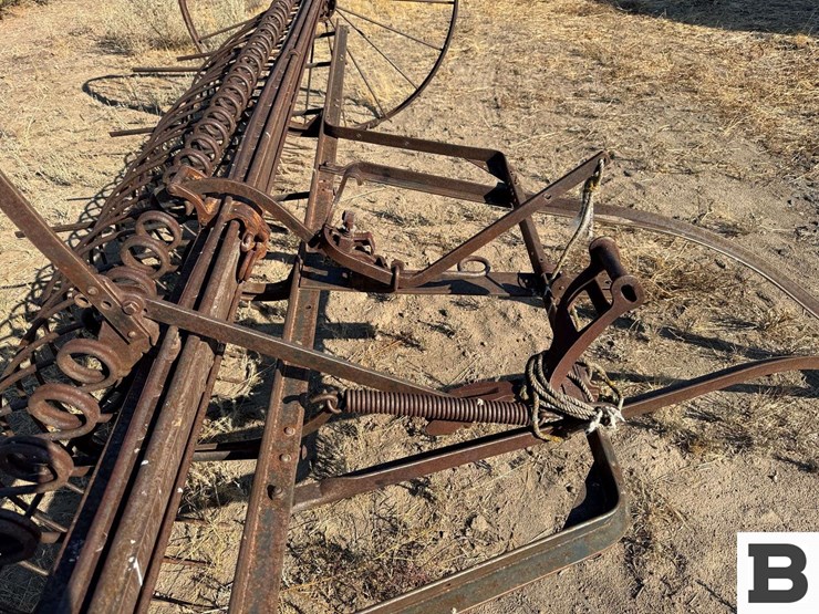 antique-hay-rake-image-9