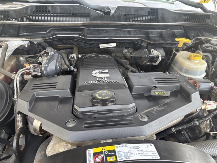 2017-dodge-ram-3500-image-21