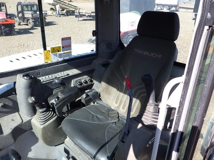 2017-takeuchi-tb290-image-38