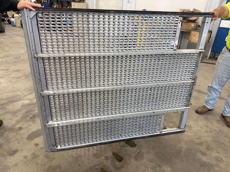 top-sieve-out-of-a-john-deere-9770-combine-image-4