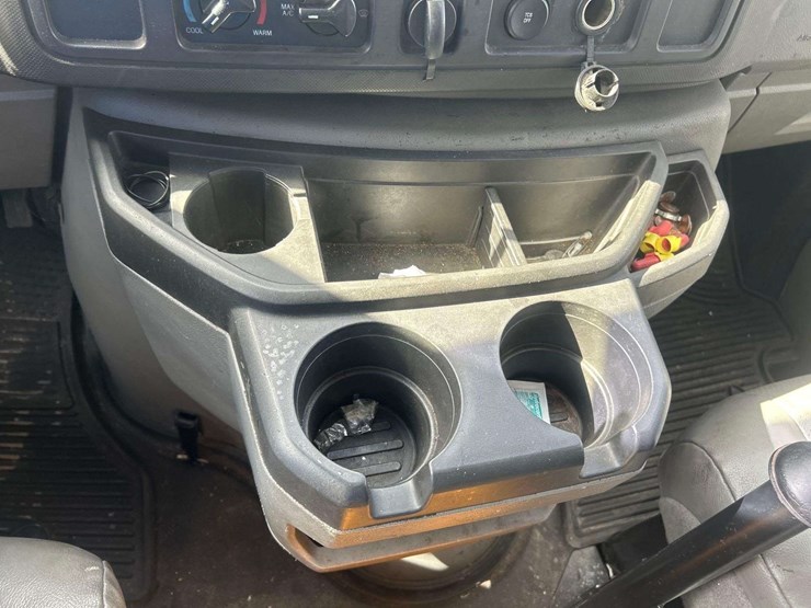 2013-ford-e-350-cargo-van-image-15