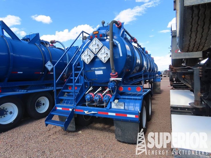 (x)-(4-44)-2017-worley-3-axle-8000-gal-transport-t-image-3