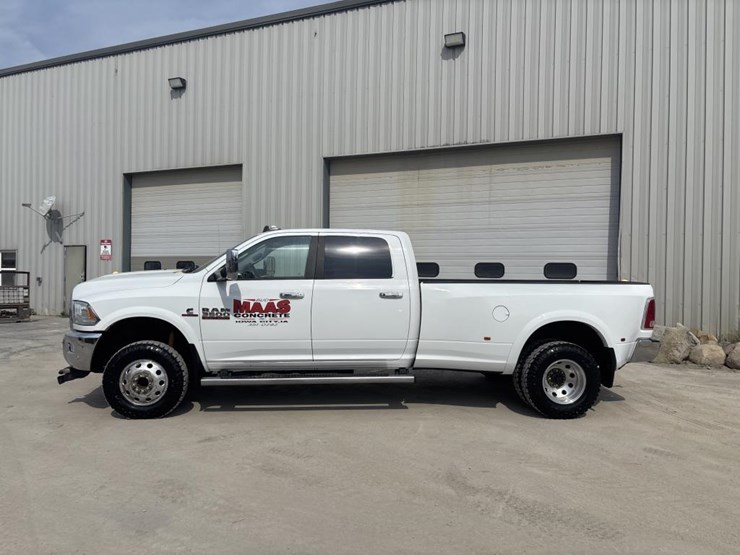 2017-dodge-ram-3500-image-2