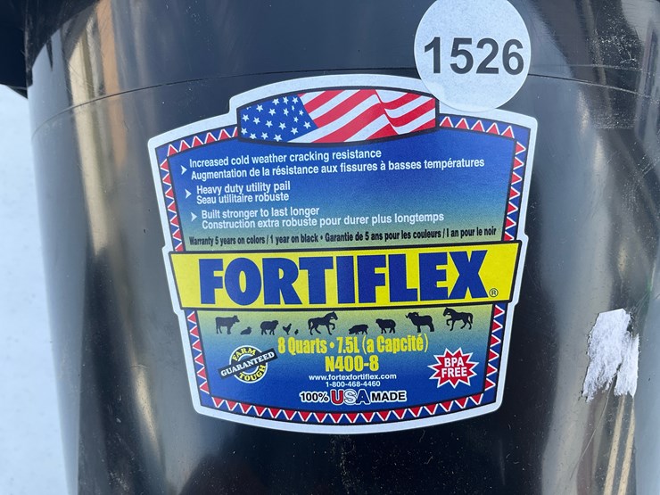 #1526-•-8-qt-livestock-buckets-image-3