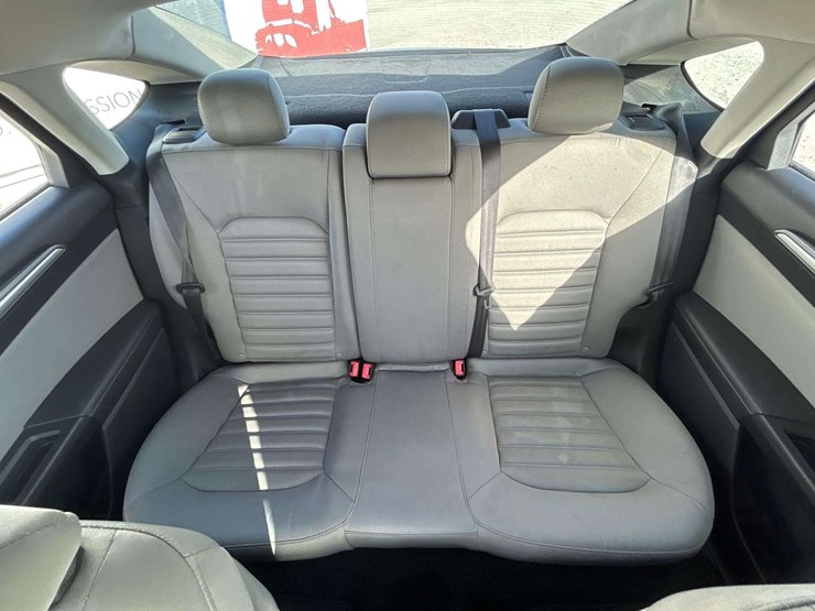 2015-ford-fusion-s-sedan-image-19