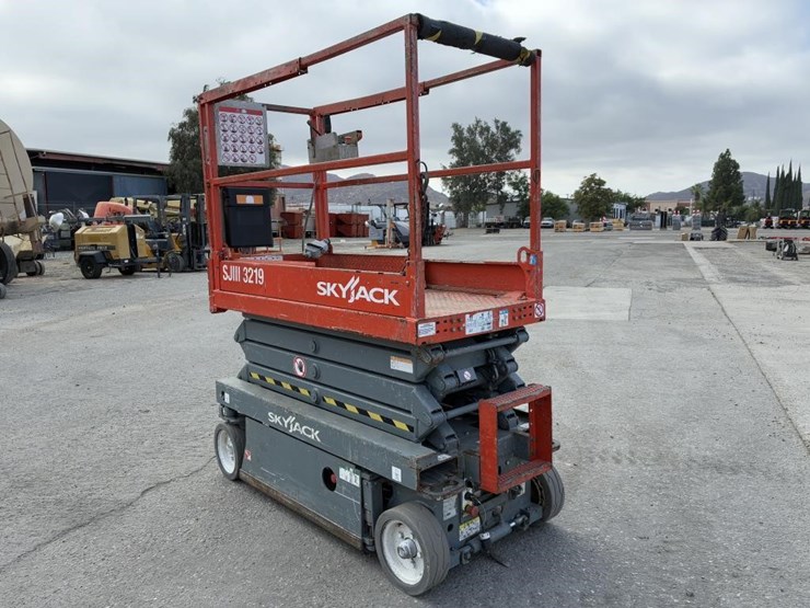 skyjack-sj-3219-scissor-lift-image-4
