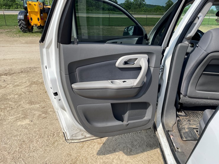 2012-chevrolet-traverse-ls-image-33