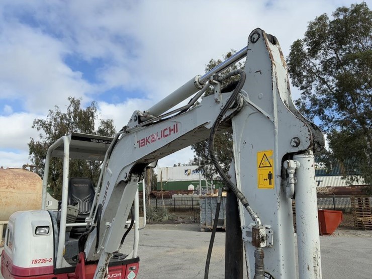 2018-takeuchi-tb253-2-excavator-image-8