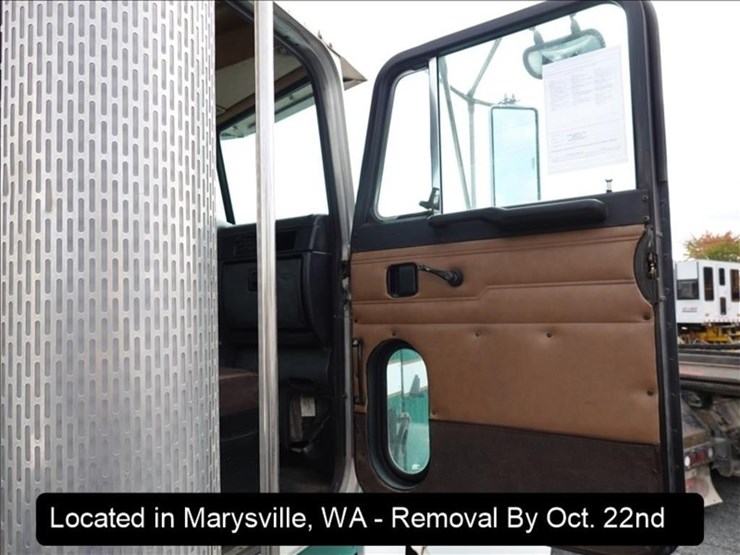 2001-peterbilt-357-image-17