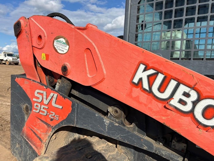 kubota-svl95-2s-image-22