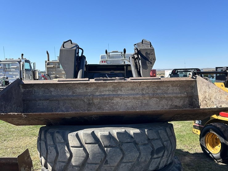 new-holland-lx885-image-2