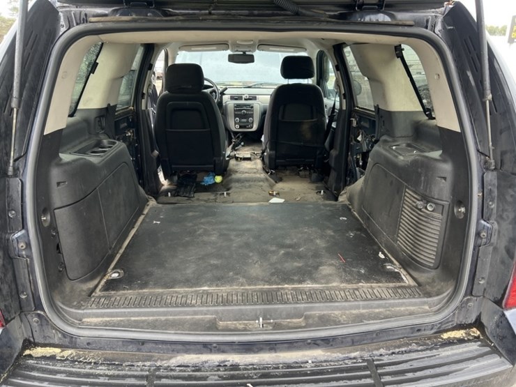 2014-chevrolet-tahoe-image-23