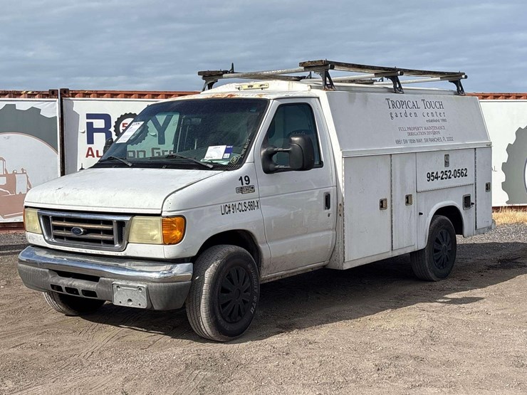 2005-ford-e250-image-1