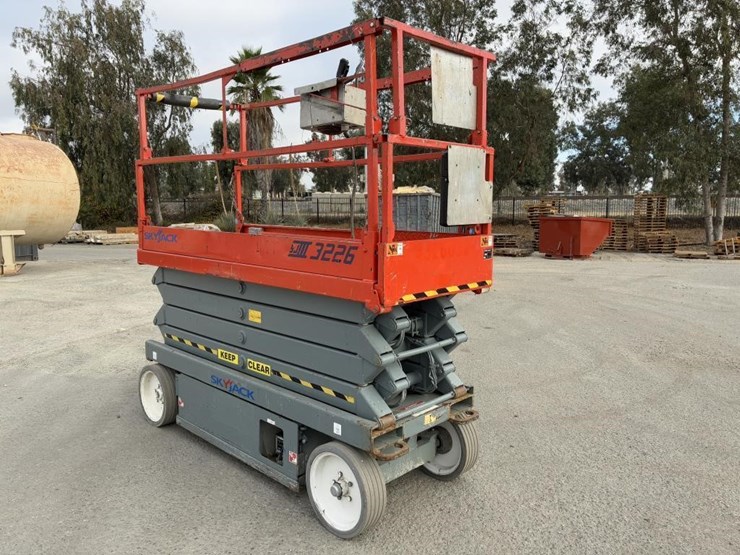 skyjack-sj-3226-scissor-lift-image-17