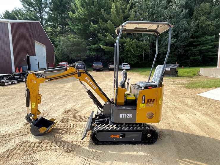 #203-•-new-rt12r-mini-excavator-image-2