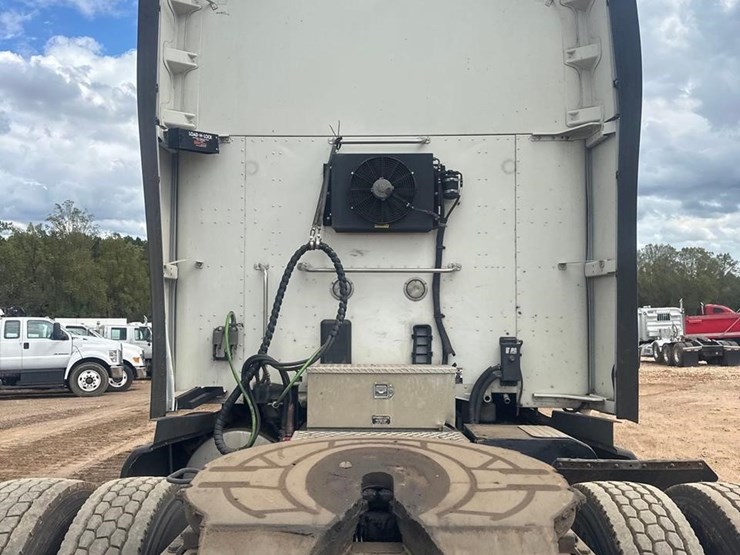 2019-kenworth-t680-image-12