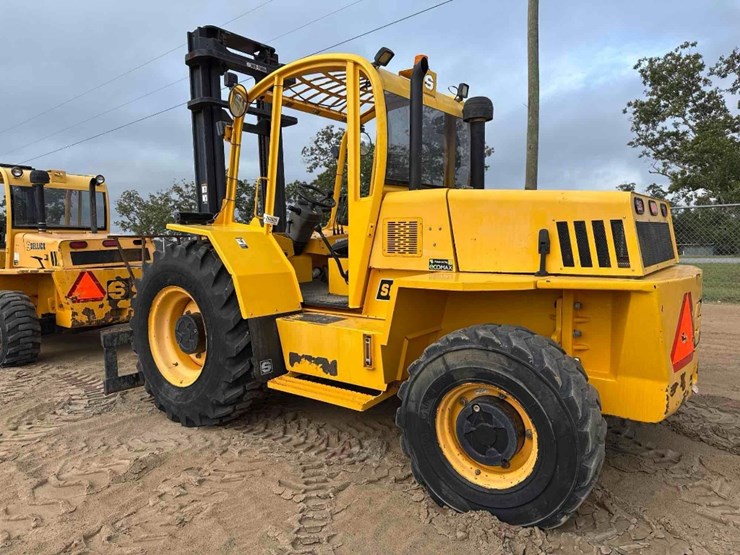 sellick-s80j4e-4-rough-terrain-forklift-image-8