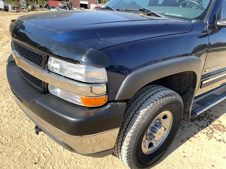 2002-chevrolet-silverado-2500hd-image-12